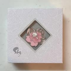 sky星を紡ぐ子どもたち 花笑むピンバッジ おまけ付き - メルカリ