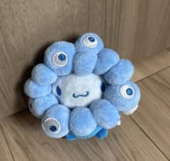 ミャクミャク サンリオ シナモンロール 推しカラー カラビナ BC - メルカリ