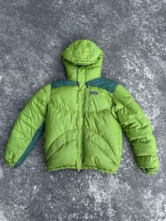 Patagonia フード付きダウンジャケット グリーン - メルカリ