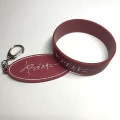 ヤングスキニー 初期ロゴラバーバンド ロゴキーホルダー - メルカリ