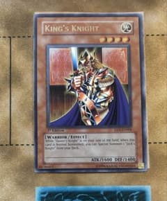 遊戯王 英語版 キングスナイト 1st レリーフ - メルカリ