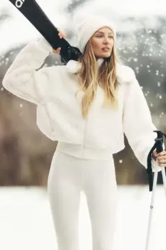 2026年最新】alo yoga ダウンの人気アイテム - メルカリ