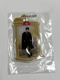 岩田剛典 YES WE ARE デニム衣装 キーホルダー クリアチャーム - メルカリ