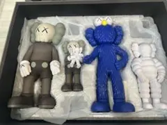 2026年最新】KAWS FAMILYの人気アイテム - メルカリ