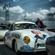 激レア KAWS × Gallery1950 ASHTRAY 灰皿 - メルカリ