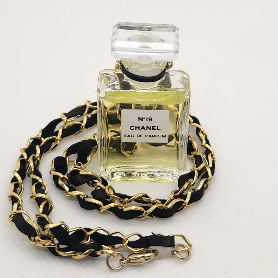 2026年最新】シャネル No19 ネックレスの人気アイテム - メルカリ