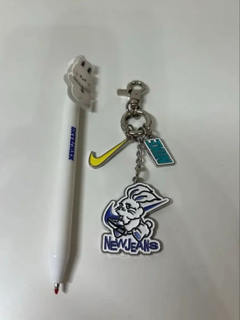 2026年最新】NEWJeans キーホルダー nikeの人気アイテム - メルカリ
