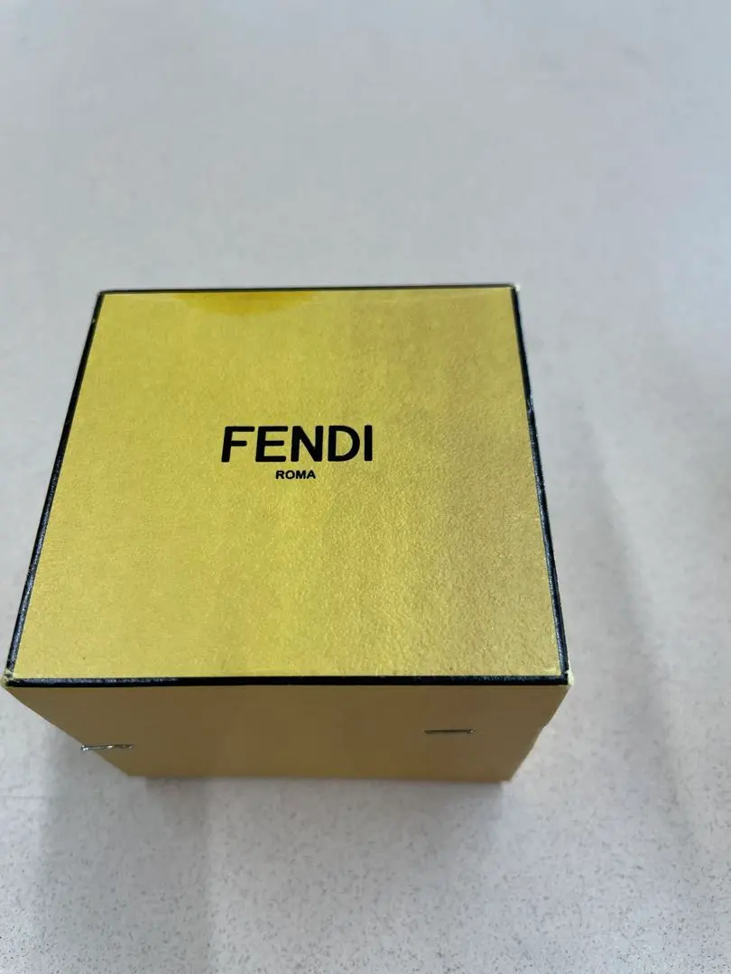 2026年最新】fendi フェンディ ブローチの人気アイテム - メルカリ