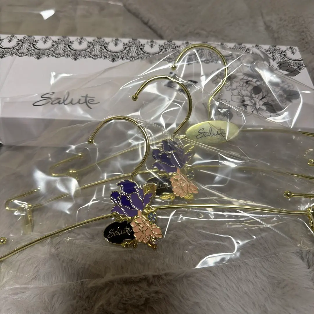 2026年最新】サルート ノベルティ ハンガーの人気アイテム - メルカリ