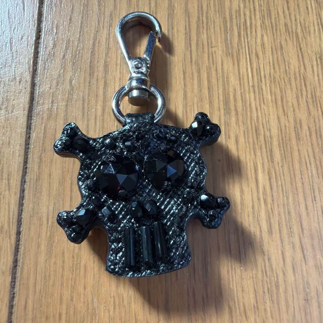 2026年最新】プラダ スカル キーホルダーの人気アイテム - メルカリ