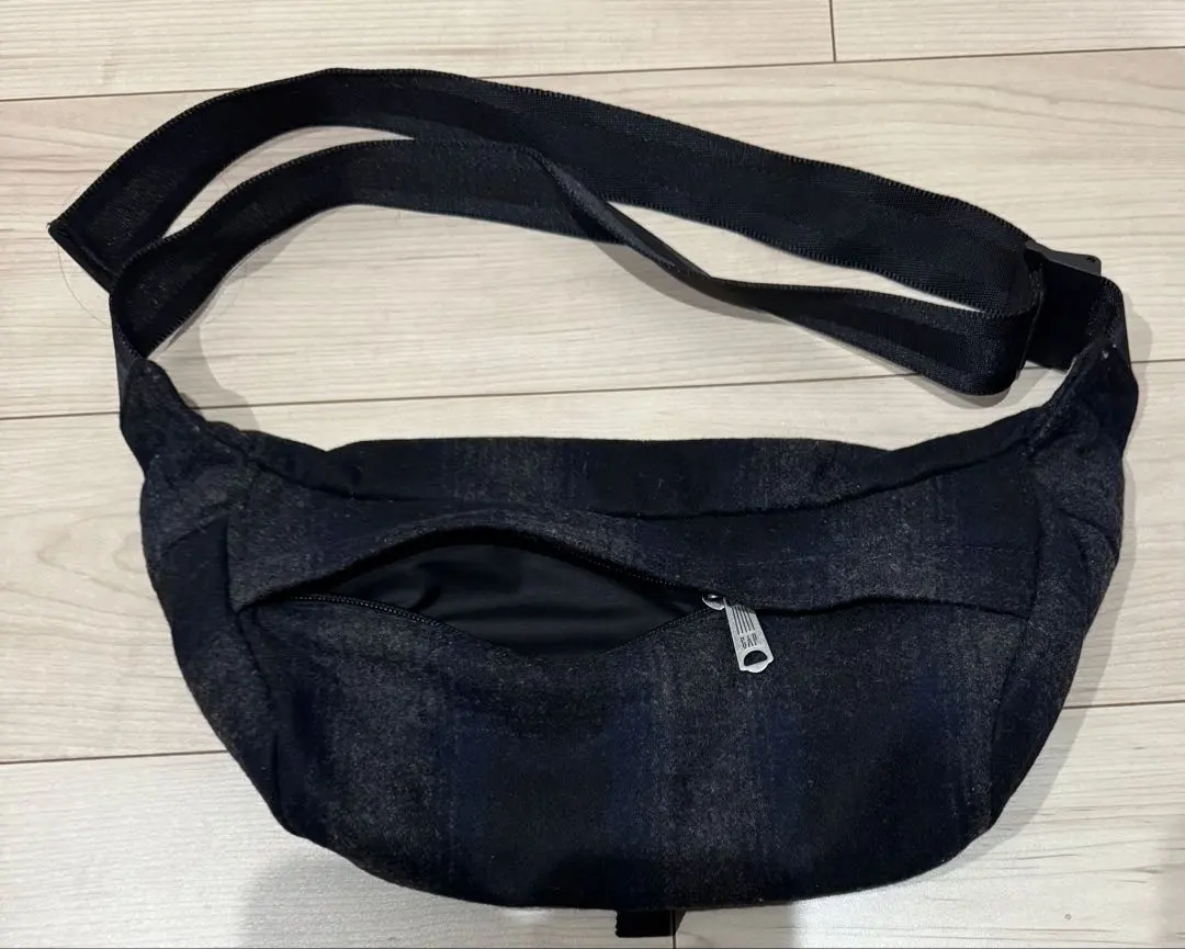 2026年最新】Gap ボディバッグ・ウエストポーチの人気アイテム - メルカリ