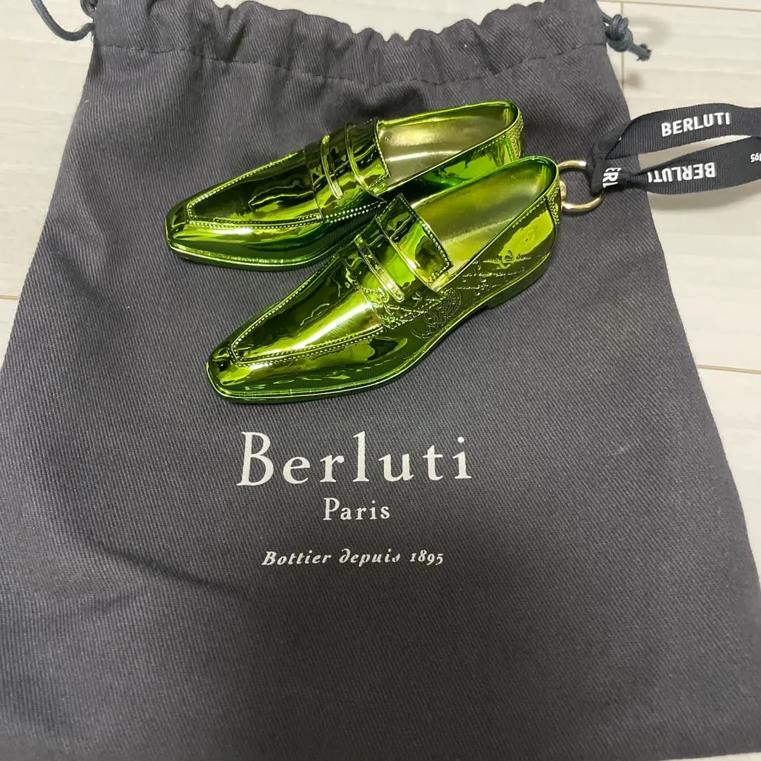 2026年最新】ベルルッティ ノベルティ チャームの人気アイテム - メルカリ