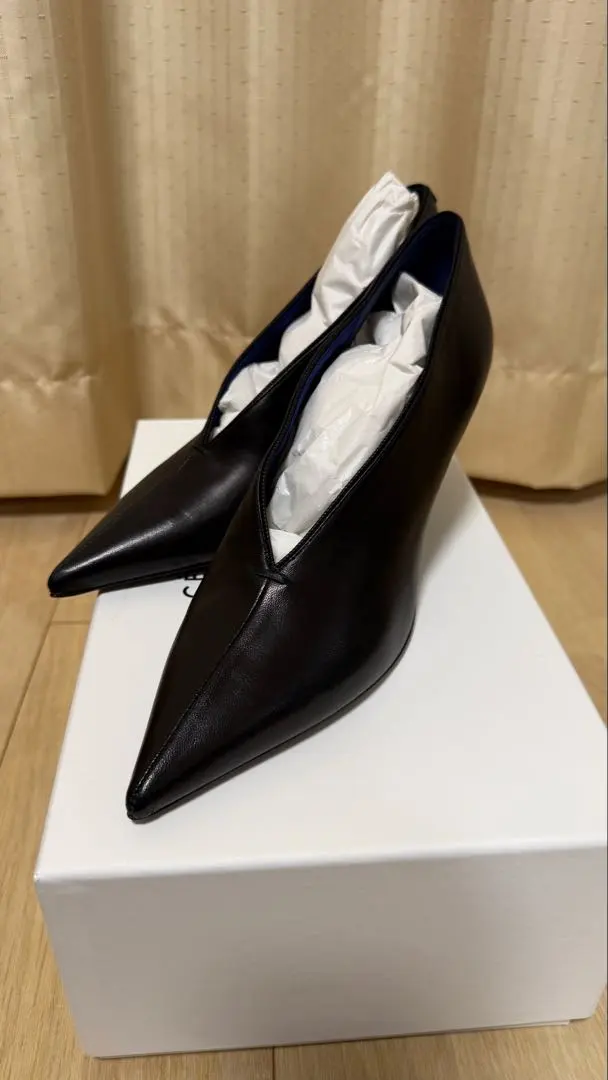 2026年最新】celine v パンプスの人気アイテム - メルカリ
