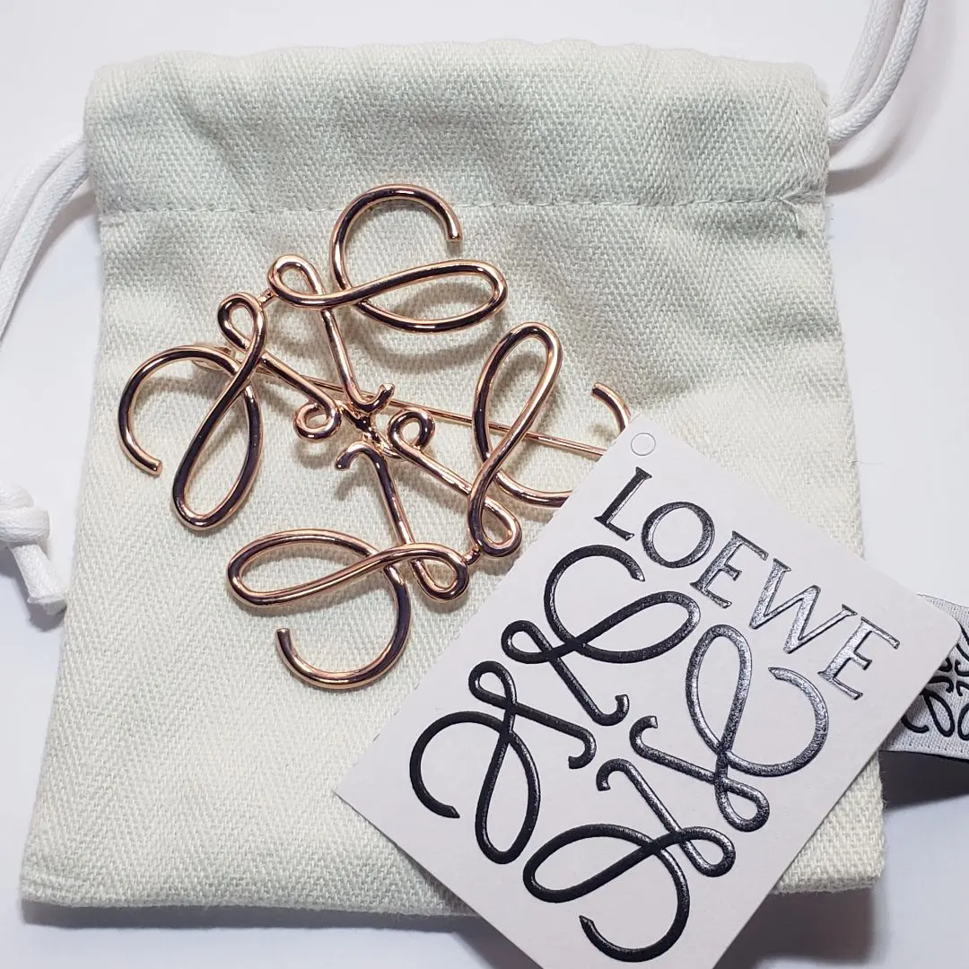 2026年最新】ロエベ ブローチ ピンクゴールドの人気アイテム - メルカリ