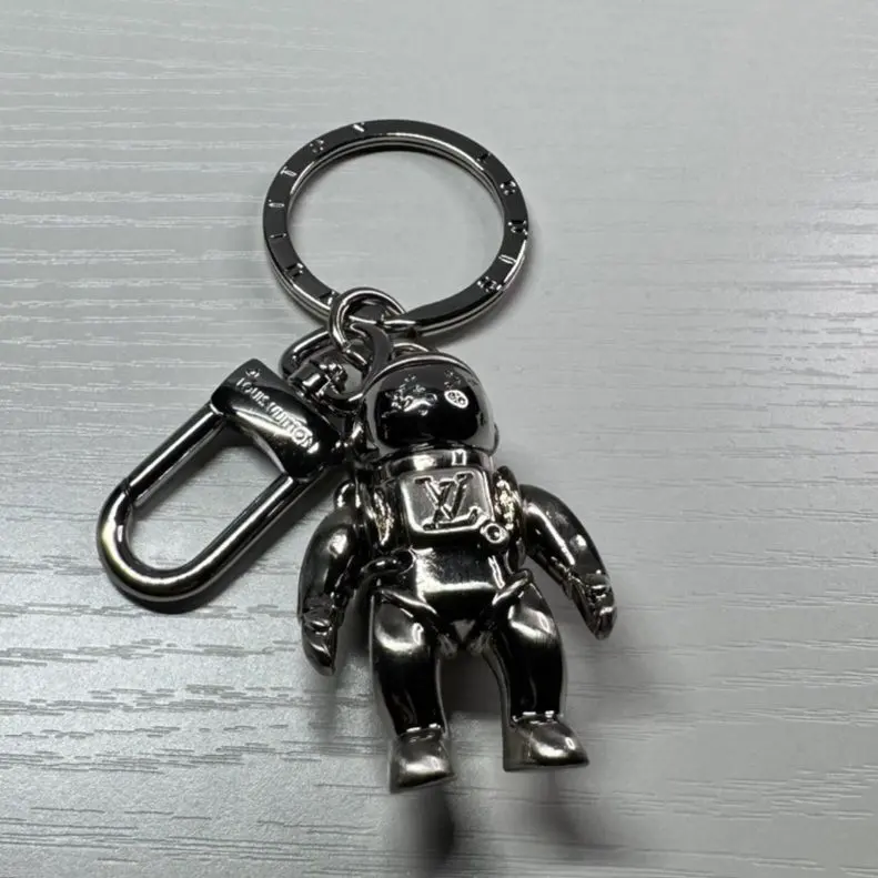2026年最新】ルイヴィトン キーホルダー 宇宙飛行士の人気アイテム