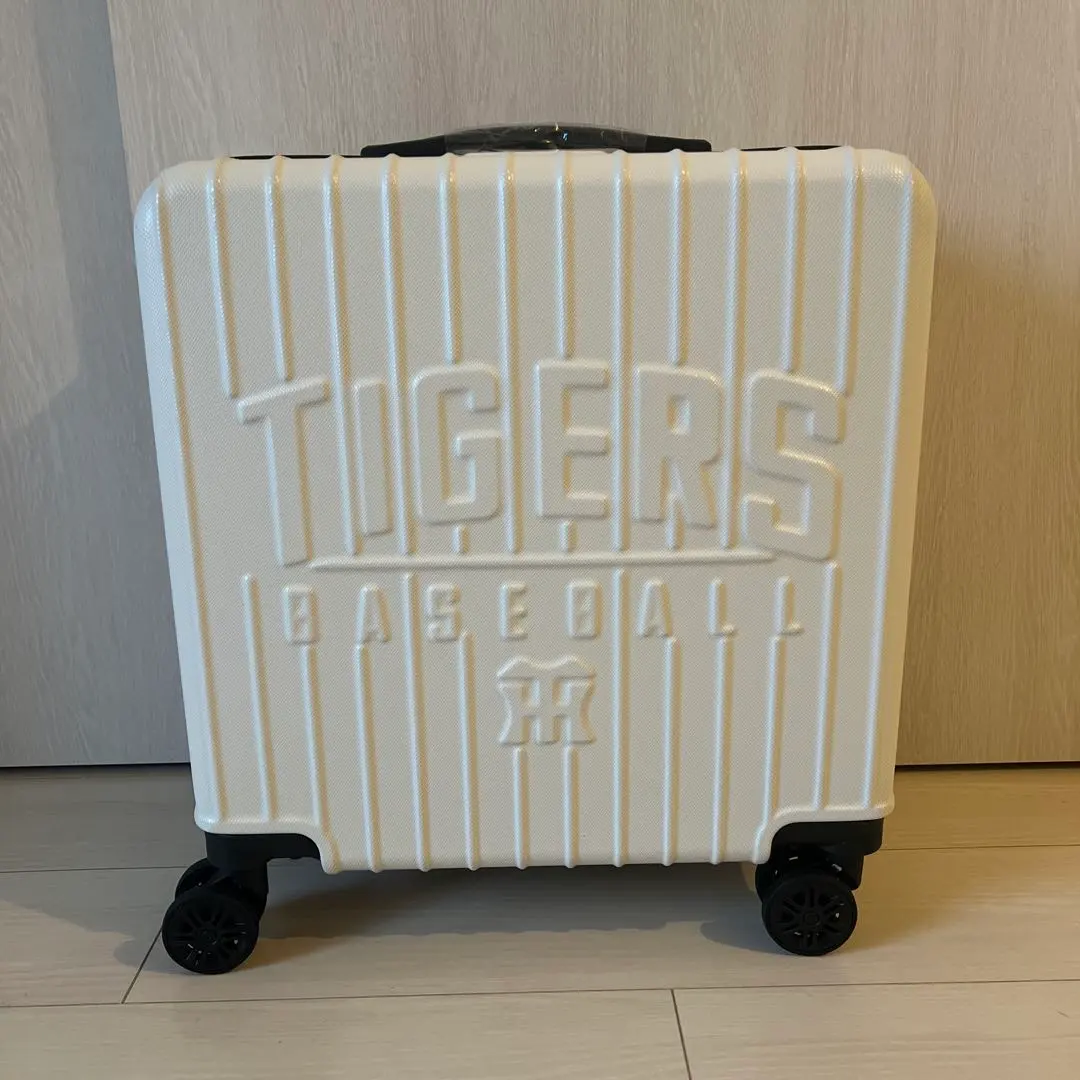2026年最新】阪神タイガース スーツケースの人気アイテム - メルカリ