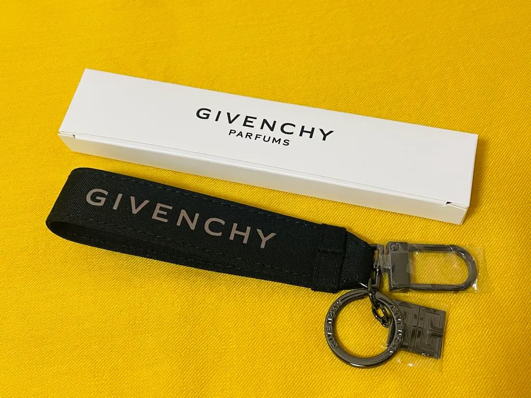 2026年最新】Givenchy キーホルダー・キーリングの人気アイテム - メルカリ