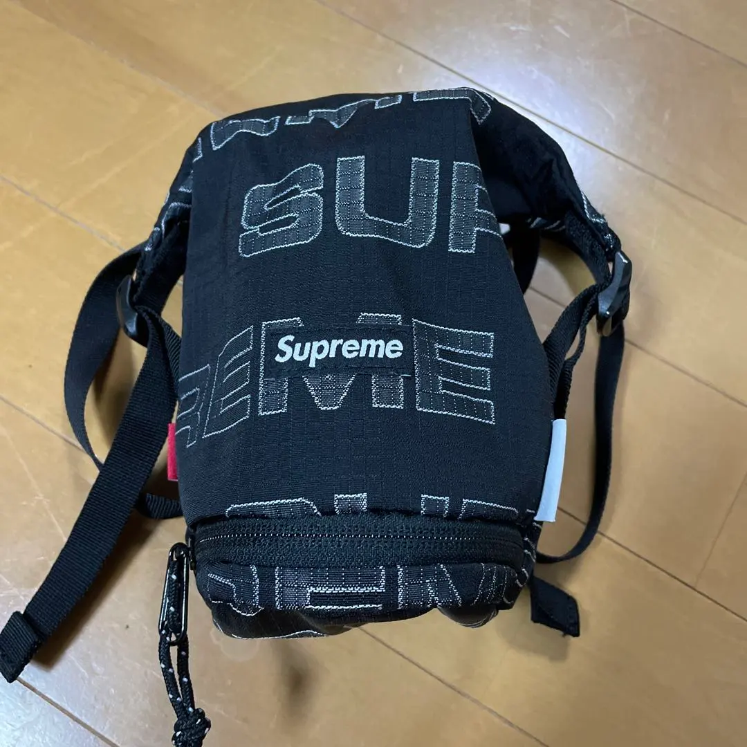 2026年最新】supreme puffer neck pouchの人気アイテム - メルカリ