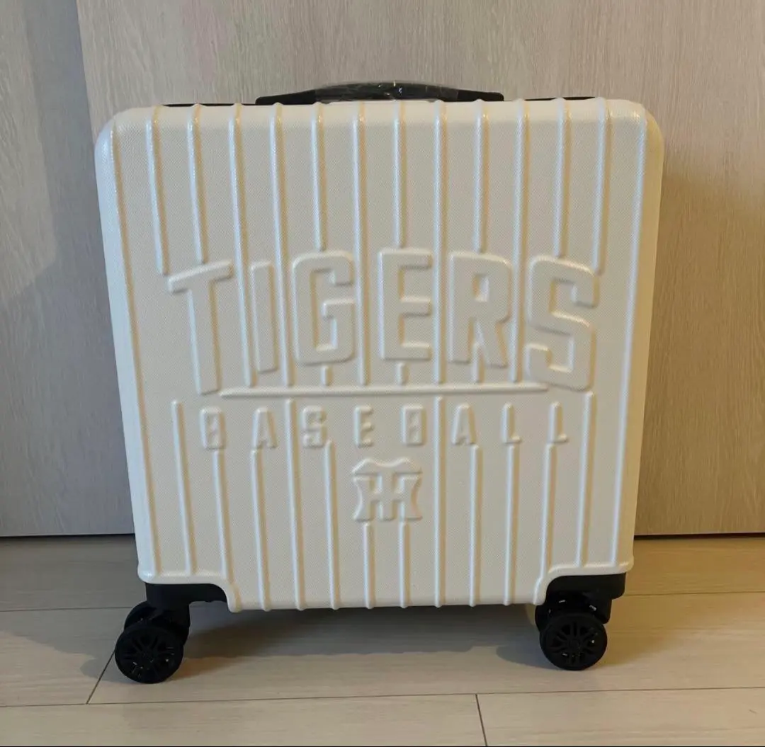 2026年最新】阪神タイガース スーツケースの人気アイテム - メルカリ