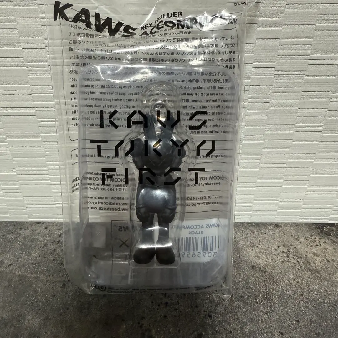 2026年最新】kaws ACCOMPLICEの人気アイテム - メルカリ
