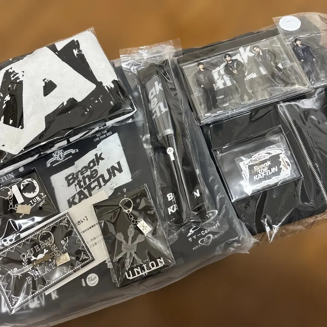 2026年最新】kat-tun パーカーの人気アイテム - メルカリ