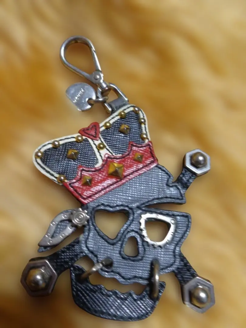 2026年最新】プラダ スカル キーホルダーの人気アイテム - メルカリ