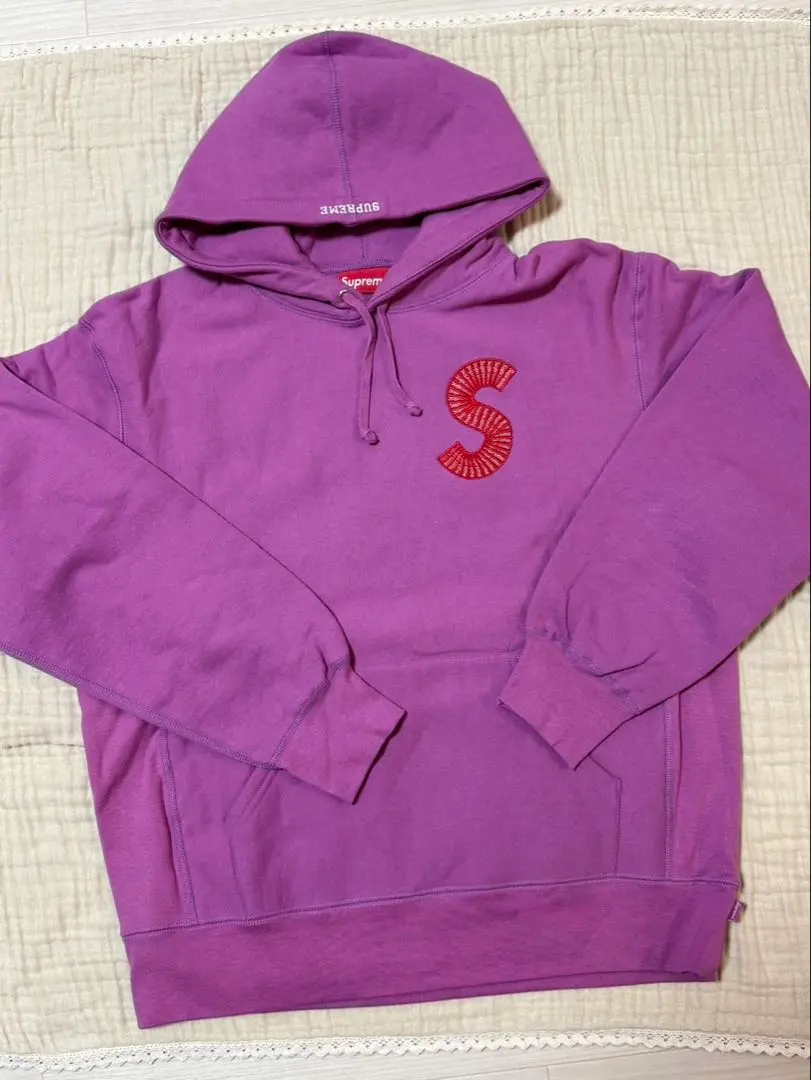 2026年最新】supreme sロゴ パーカー 18awの人気アイテム - メルカリ
