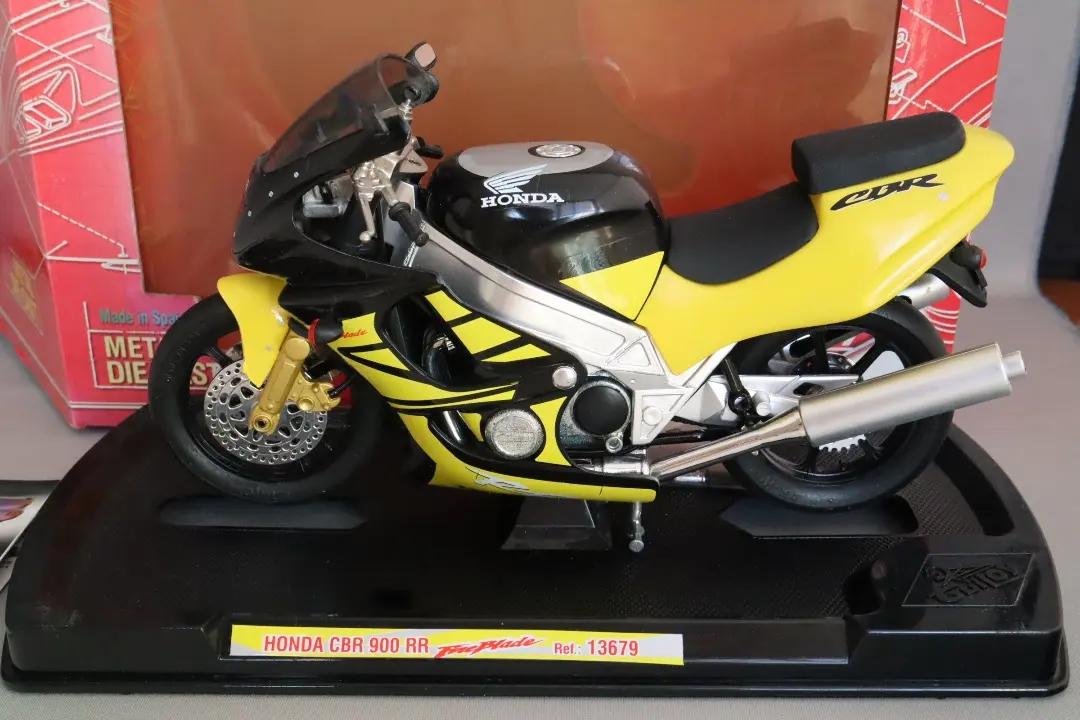 2026年最新】GUILOYの人気アイテム - メルカリ