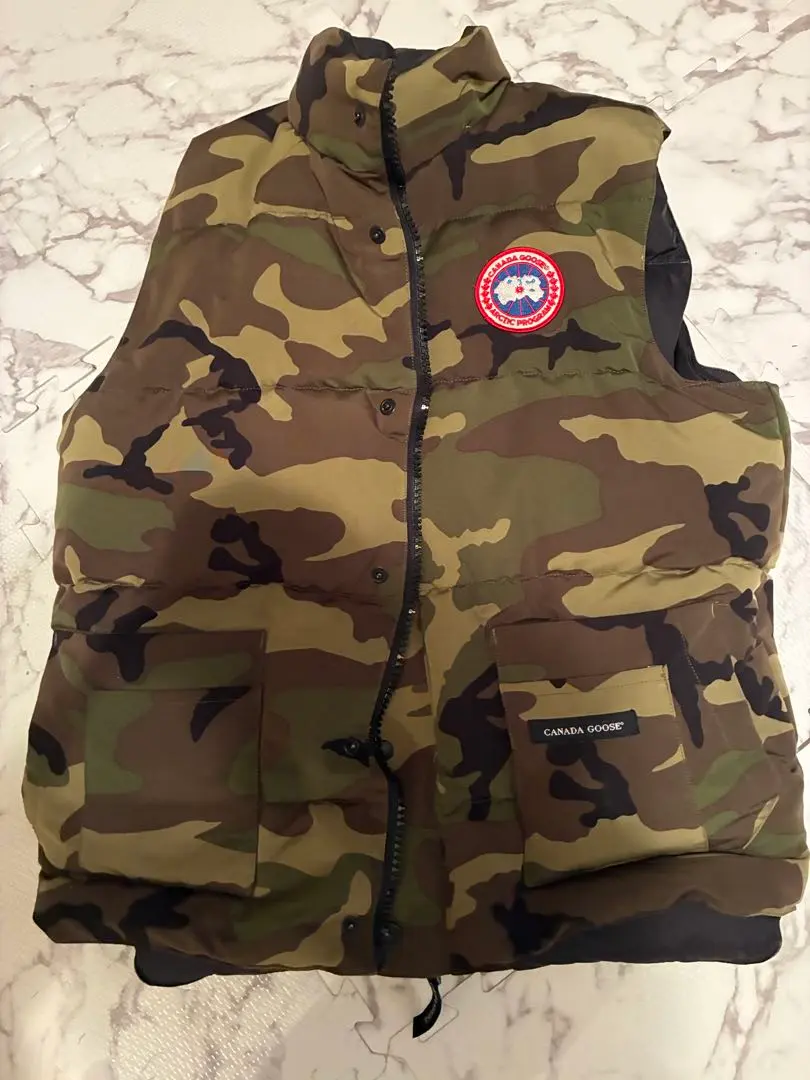 2026年最新】カナダグース 迷彩 ベストの人気アイテム - メルカリ