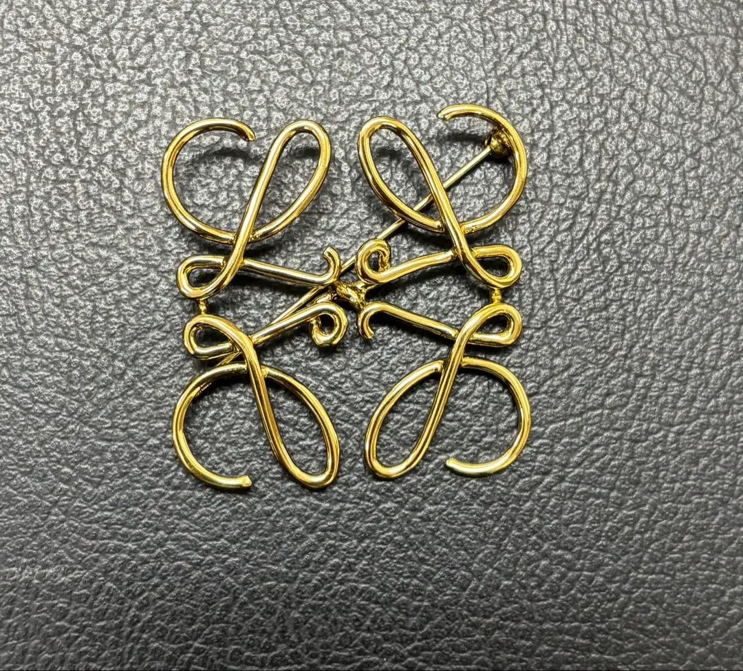 2026年最新】ロエベ ブローチ ピンクゴールドの人気アイテム - メルカリ