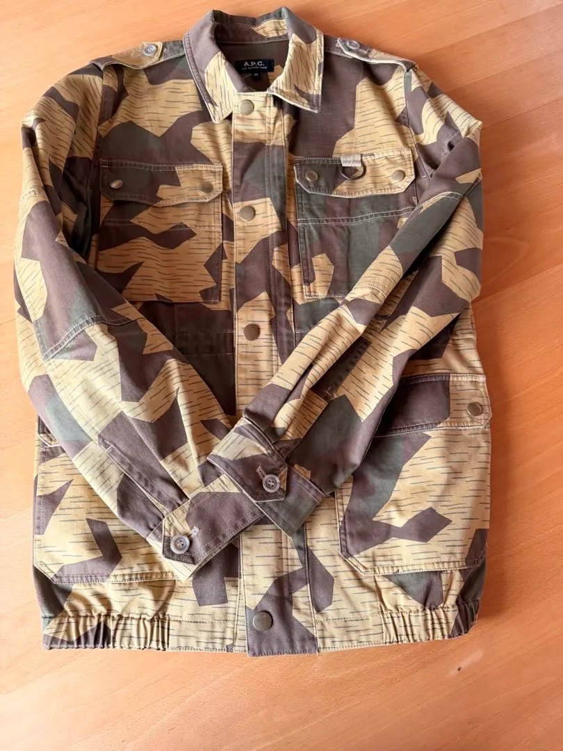 2026年最新】APC 迷彩ジャケットの人気アイテム - メルカリ