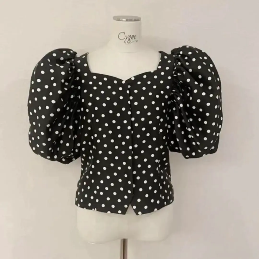 2026年最新】yori ボリュームギャザーブラウスの人気アイテム - メルカリ