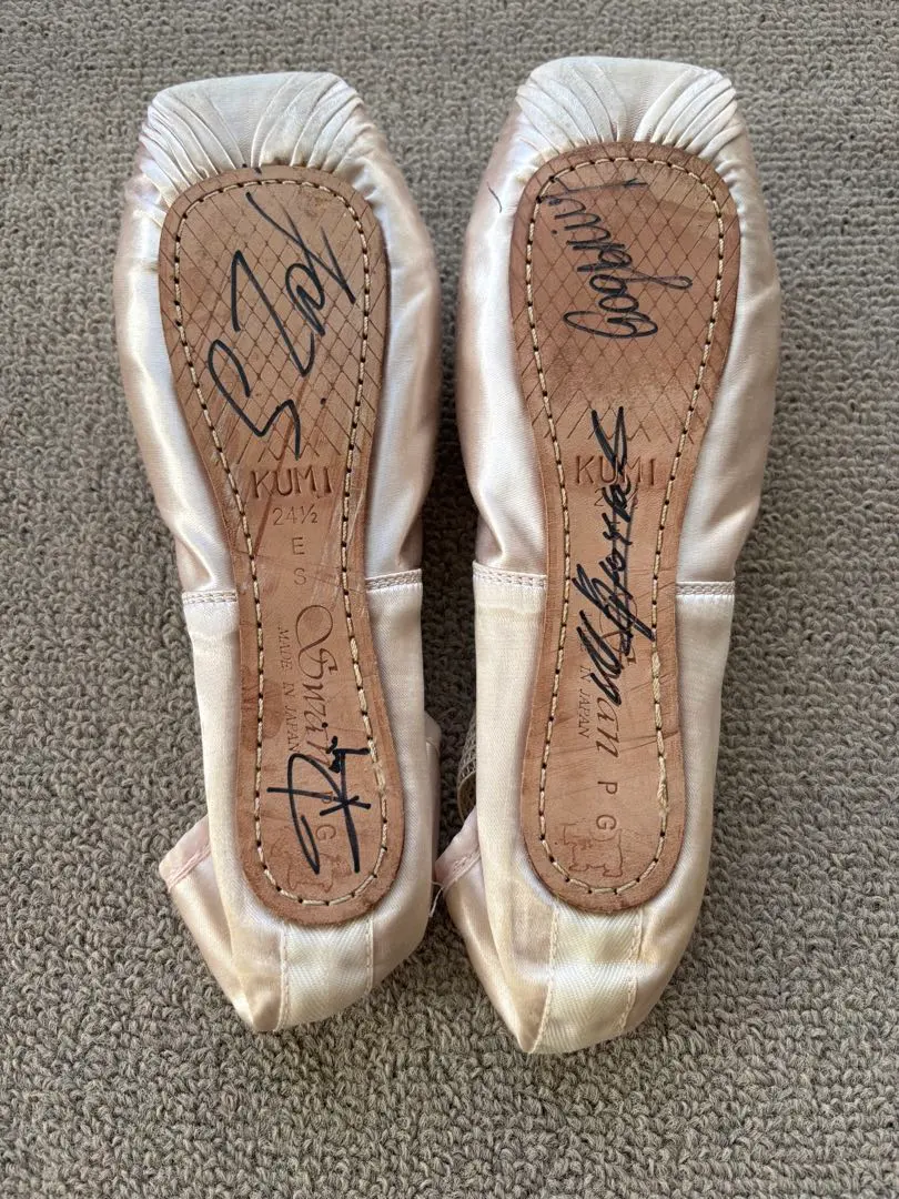 2026年最新】サイン入りトゥシューズの人気アイテム - メルカリ