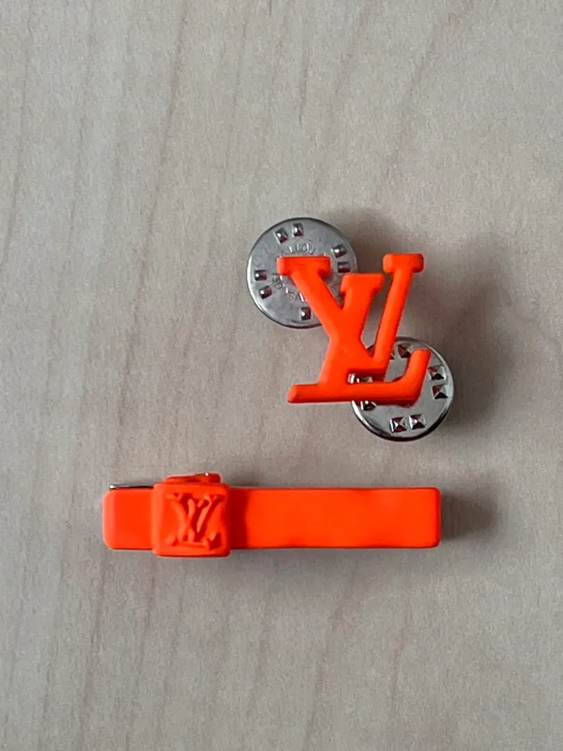 2026年最新】ヴィトン ピンバッチの人気アイテム - メルカリ