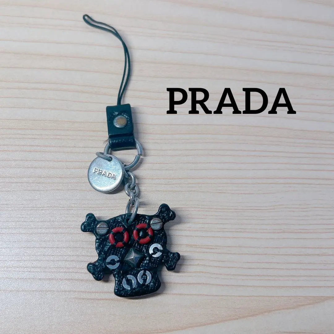 2026年最新】プラダ スカル キーホルダーの人気アイテム - メルカリ