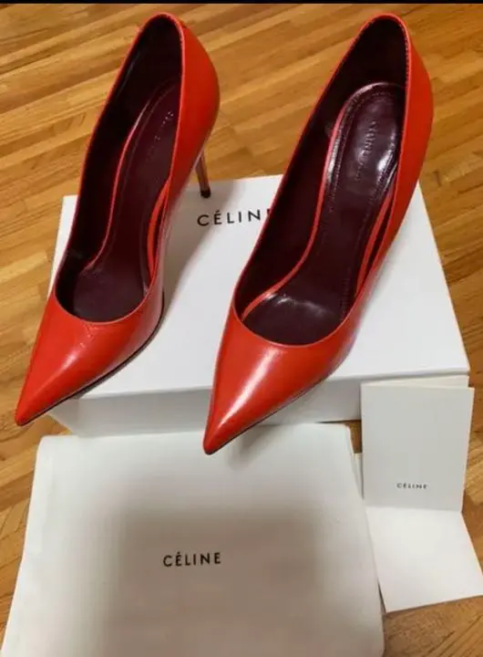 2026年最新】celine v パンプスの人気アイテム - メルカリ