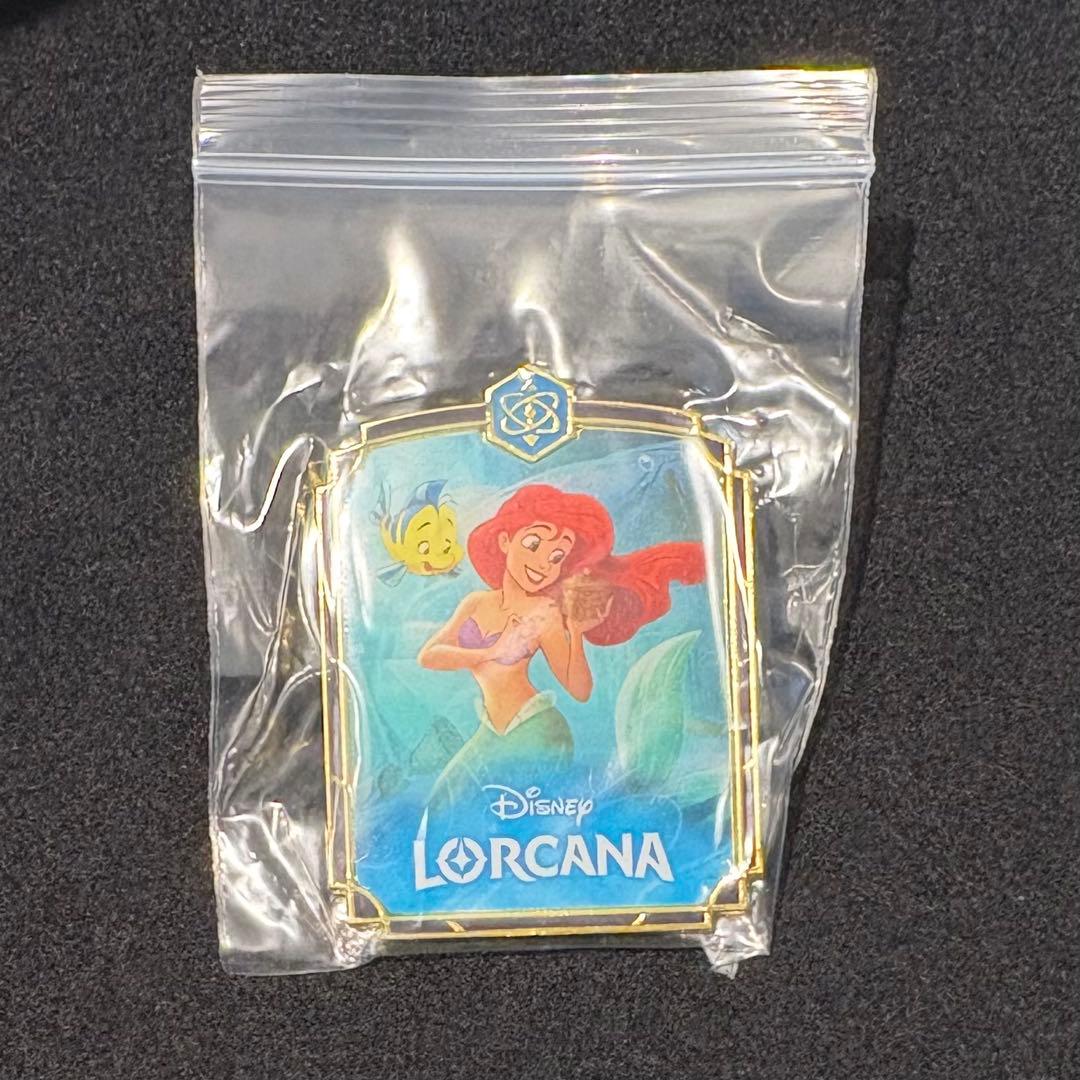 ディズニーロルカナ ピンバッジ アリエル - メルカリ