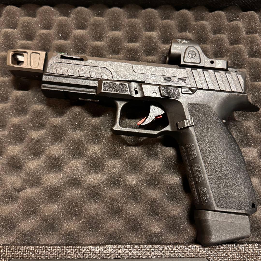 運*官様 【注意事項あり必ずご確認を】Carbon8 STRIKER NEUN9