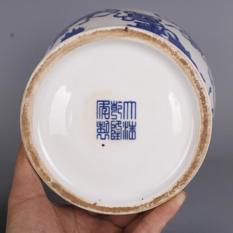 清乾隆青花獅子紋将軍缶 景徳鎮 陶磁器 装飾品 現代工芸品美術品 置物