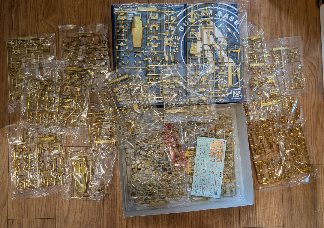 MG ガンダムver.3 MGグフ(クリアカラー) 純正デカール付セット - メルカリ