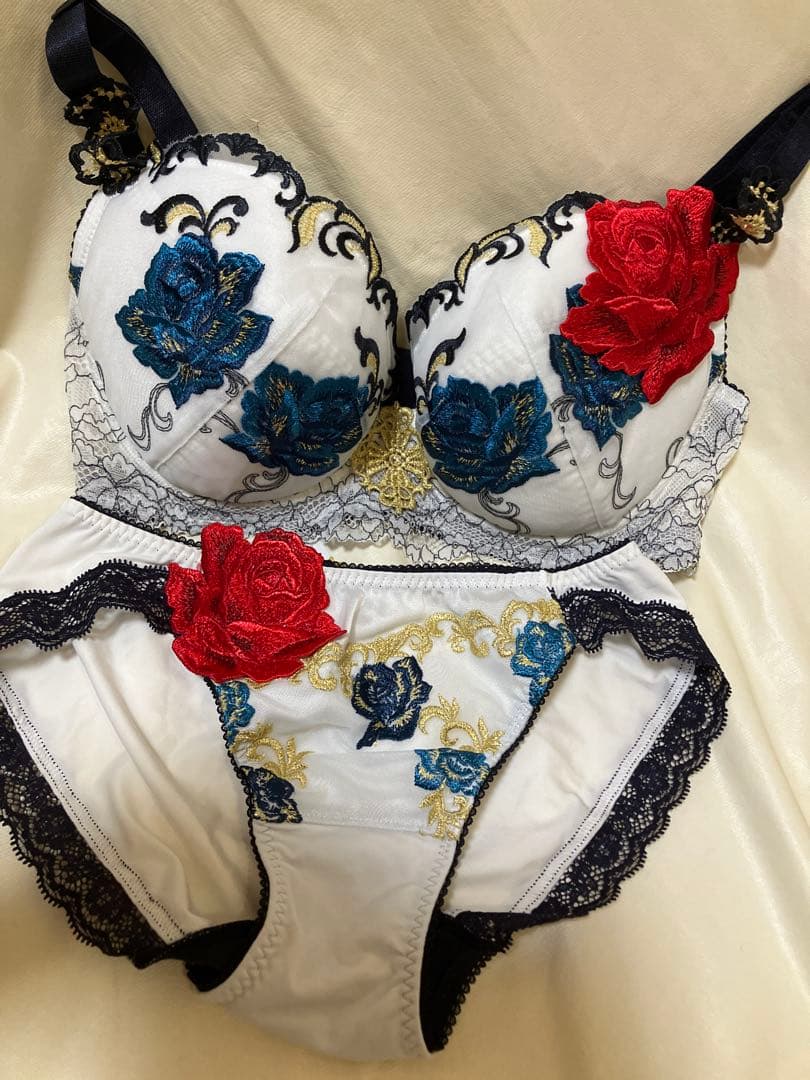 サルート ベルサイユのばら F70＆Mショーツ 新品未使用タグ付き Yahoo!オークション -「サルート ベルサイユのばら」の落札相場・落札価格