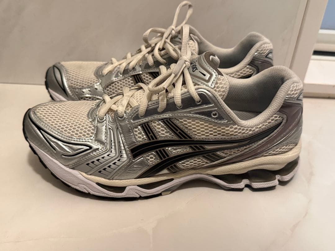 靴 Asics Gel-Kayano 14 \