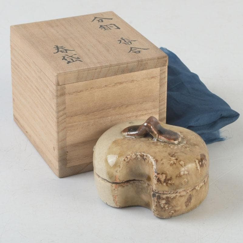 茶道具　加藤春岱作　瀬戸織部　分銅香合　時代箱　V　9896