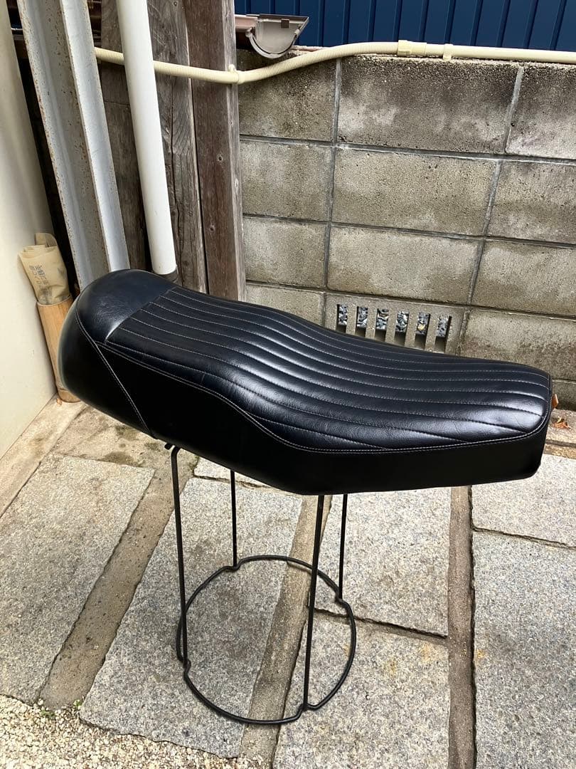 モーターロック　カワサキ W650 薄型ベーツタイプ TTシート 中古