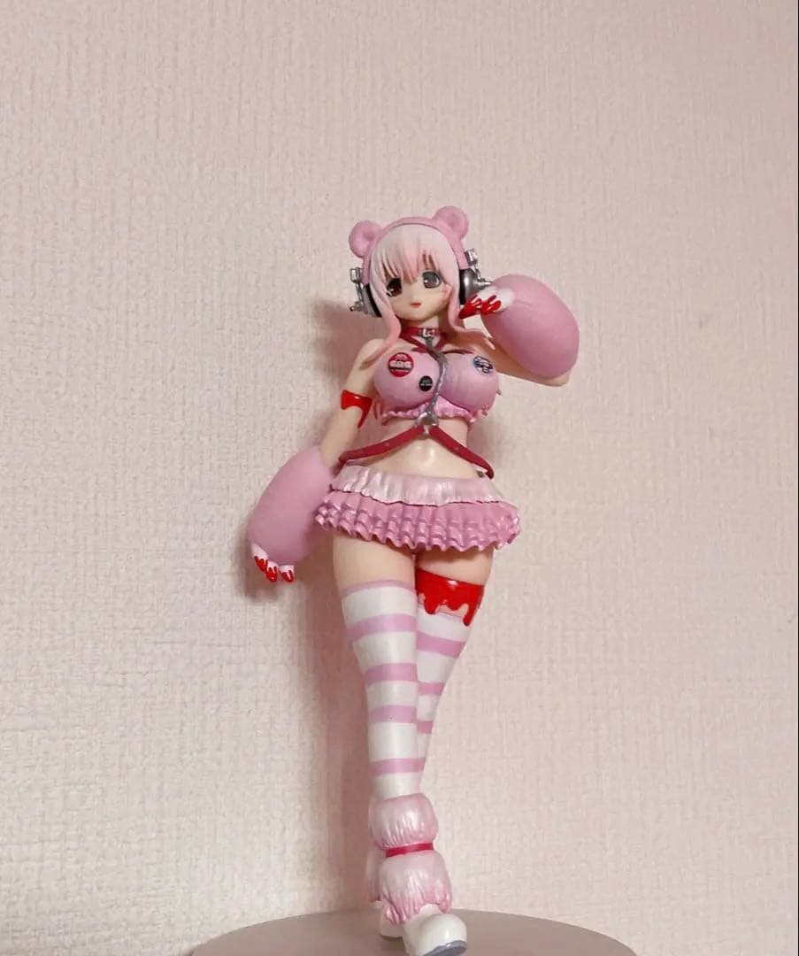 お値下げ グルーミーすーぱーそに子トリプルコラボレースクイーン フィギュア箱無し