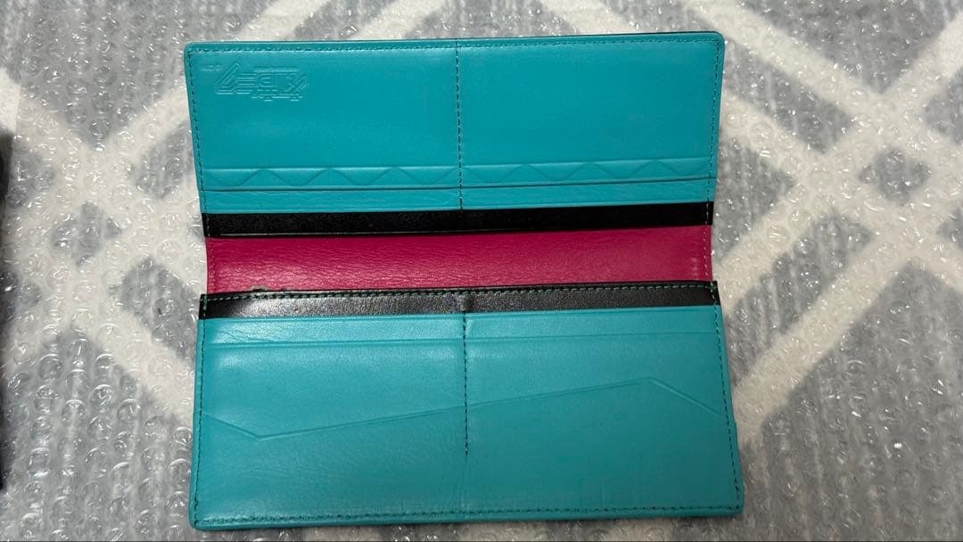 初音ミク10周年記念 本革長財布 数量限定記念カード付き おまけ付き