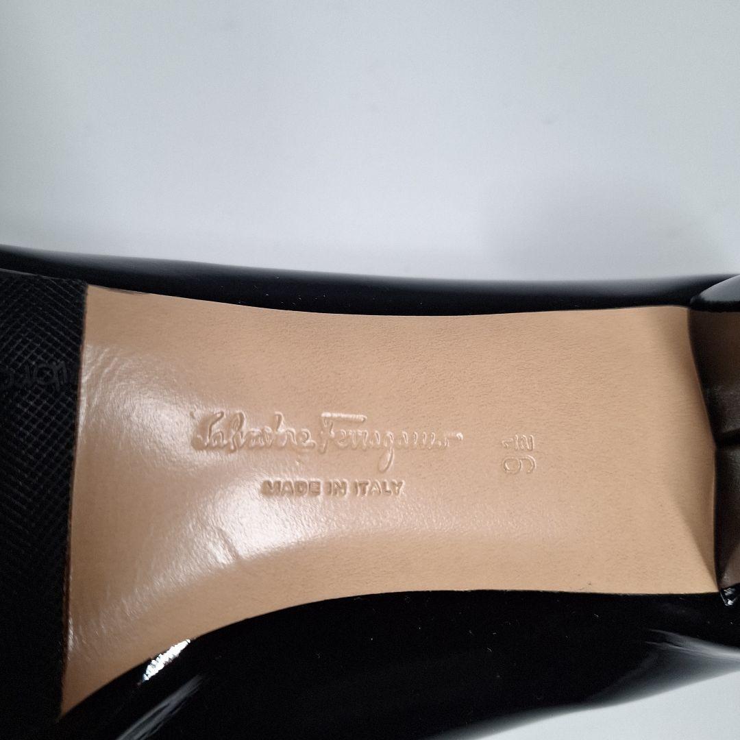 フェラガモ エナメル太ヒール パンプス ヴァラリボン 27cm Vibram