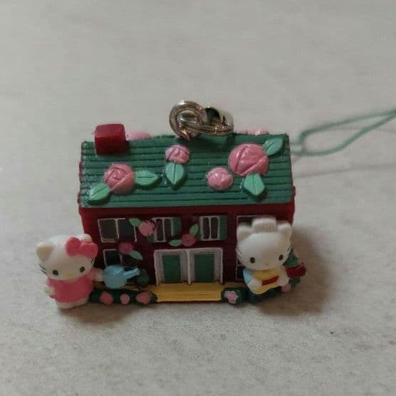 ハローキティ ダイワリビング コラボ ストラップ 非売品 薔薇