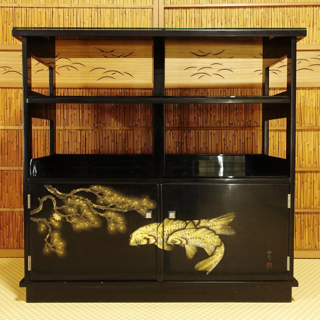 送料無料 輪島塗 沈金師 小西啓介 黒塗 沈金 松鯉図 飾棚 天然木製漆器 送料無料 輪島塗 沈金師 小西啓介 黒塗 沈金 松鯉図 飾棚 天然木製漆器