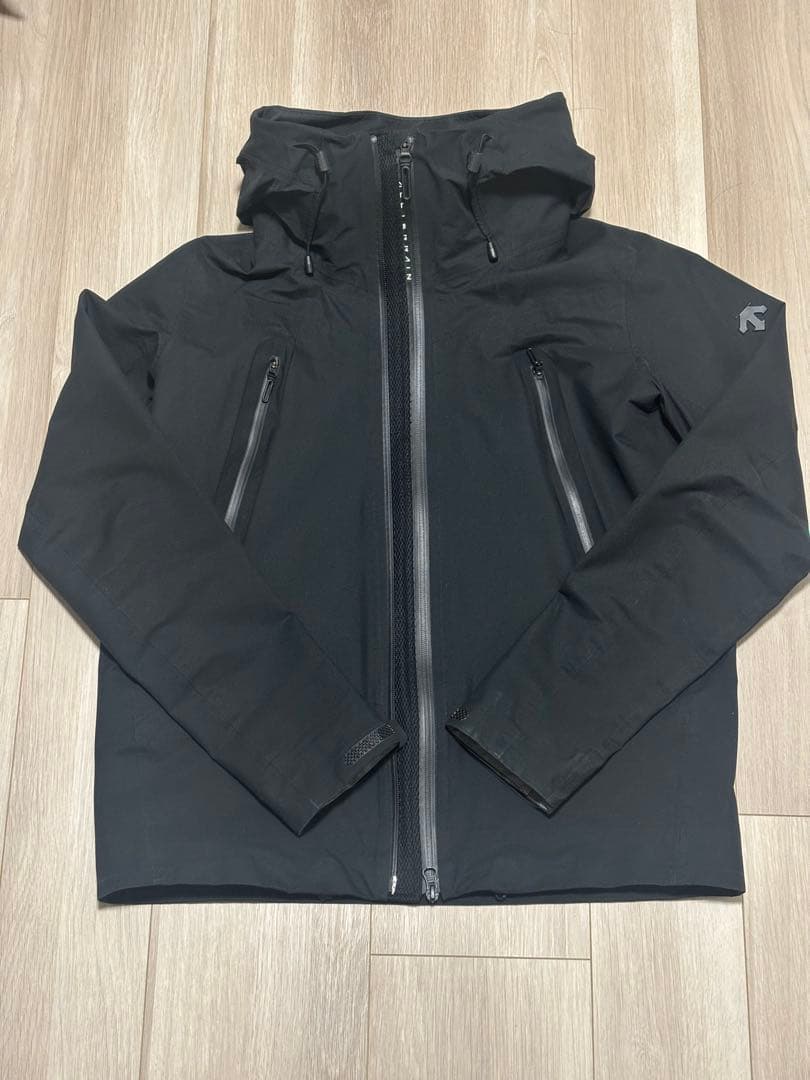 デサントオルテライン　シェルジャケット　マウンテンパーカー